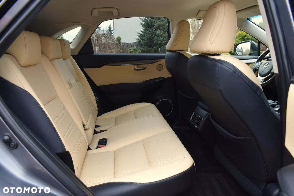 Lexus NX 300h Prestige AWD - 8