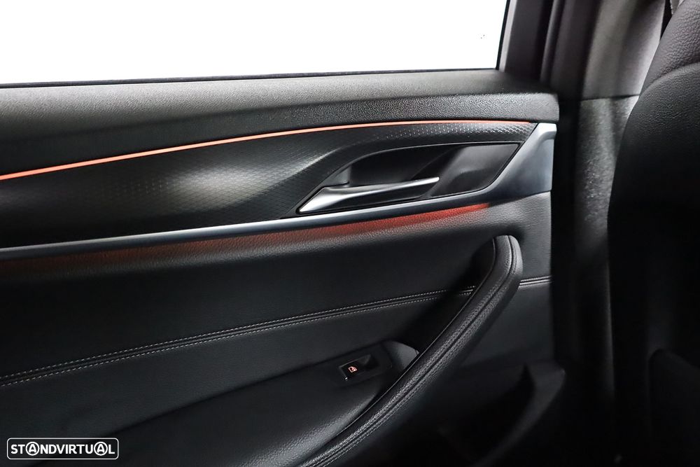 BMW 520 d Pack Desportivo M Auto - 39