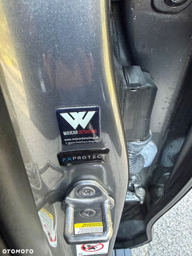 Land Rover Discovery V 3.0 Si6 HSE Luxury - 22