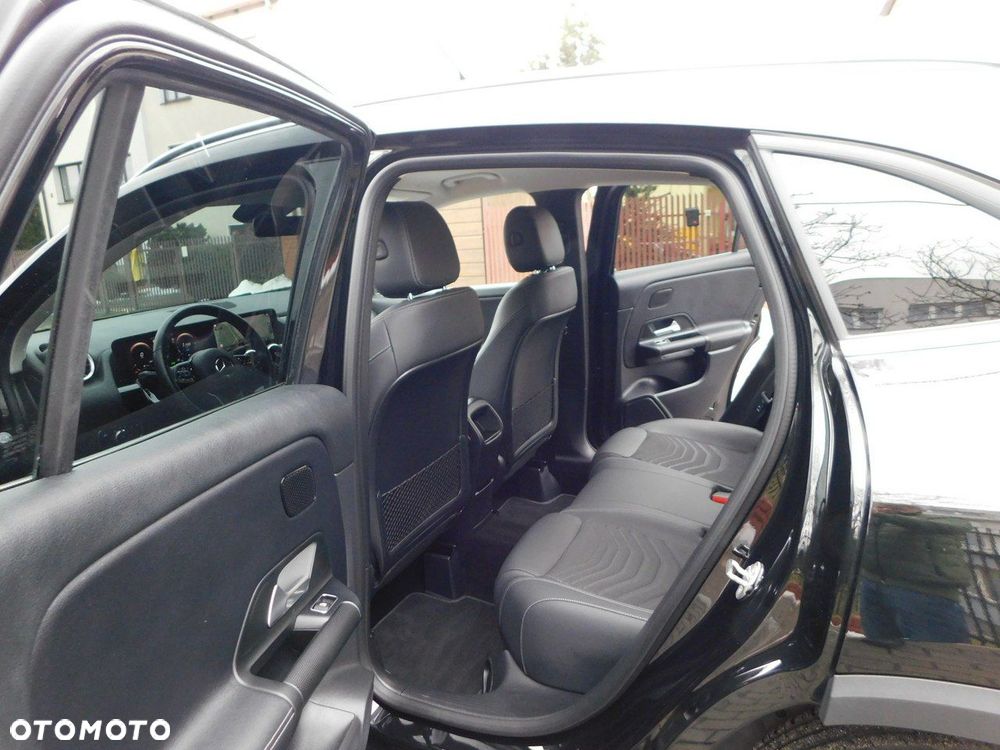 Mercedes-Benz GLA - 11