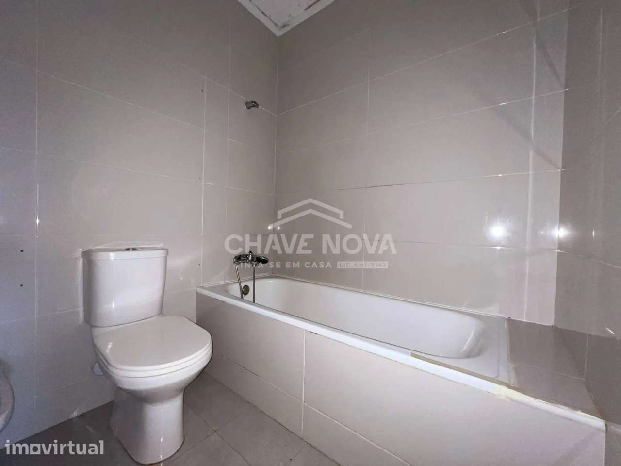 Apartamento T2 c/ Lugar de Garagem em Canelas (Edifício Prestige) - Grande imagem: 2/16