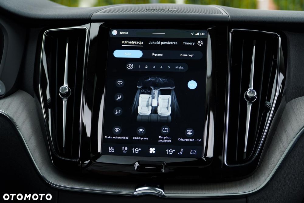 Volvo XC 60 T6 Plug-In Hybrid AWD Plus Dark - 24