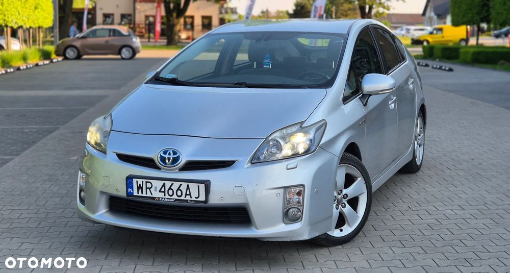 Toyota Prius (Hybrid) Life - 1