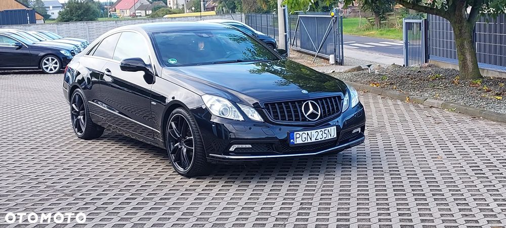 Mercedes-Benz E-Class 2009 photo 3