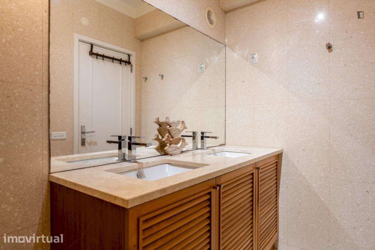 Quarto - localizado em Oeiras Lisbon - Grande imagem: 4/28