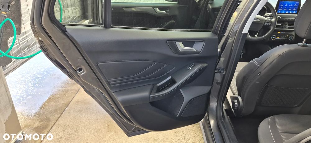 Ford Focus 2.0 EcoBlue Titanium - 24