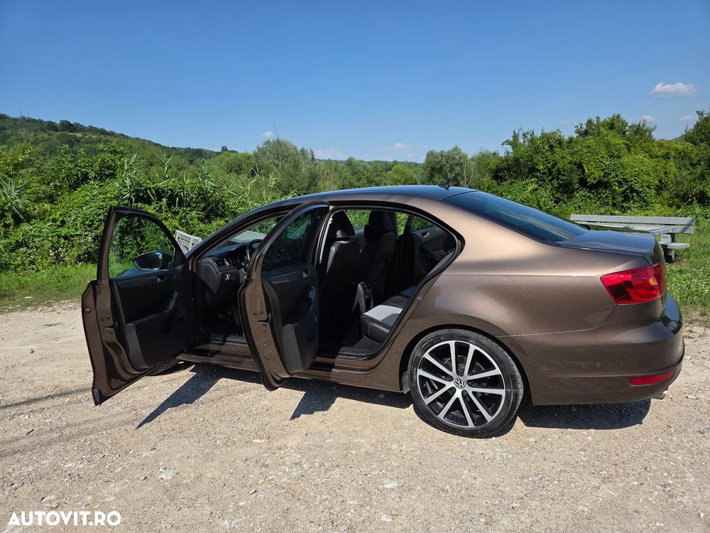 Volkswagen Jetta - 16