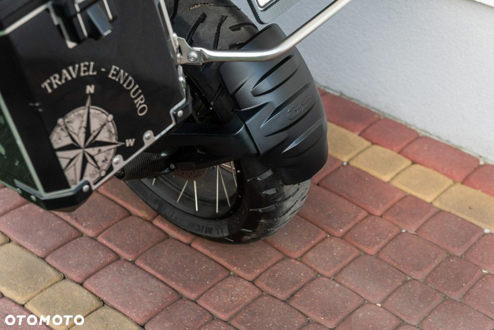 BMW R - 8