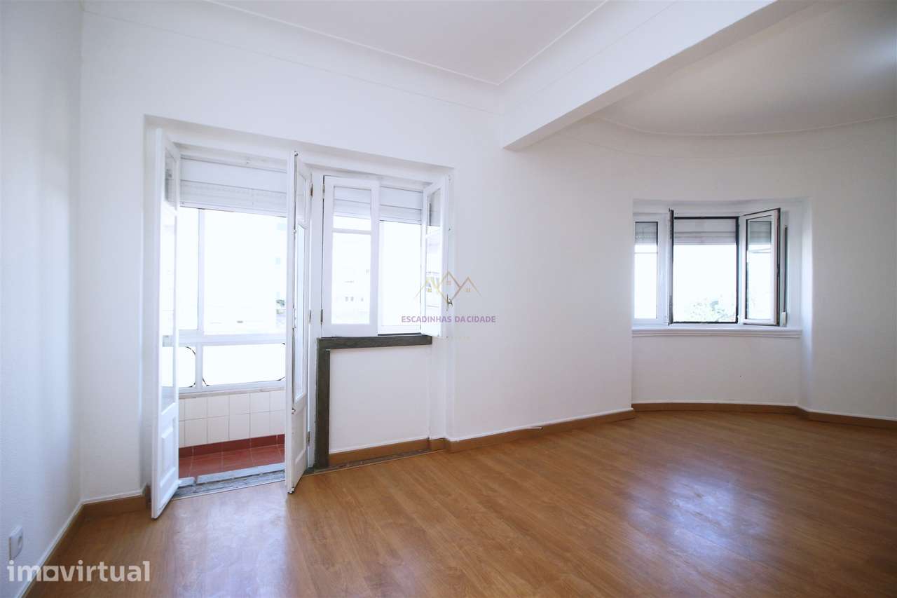 T4 com 100 m² nas Mercês  luminosidade e excelente localização - Grande imagem: 3/23