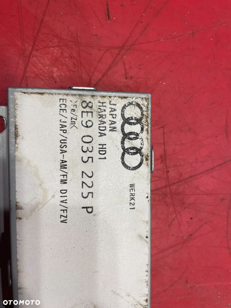 AUDI A4 B6 WZMACNIACZ ANTENOWY 8E9035225P - 2