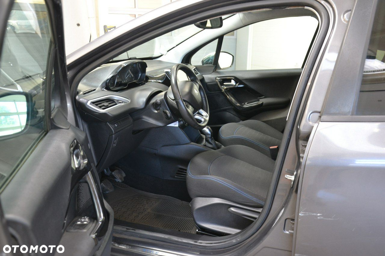 Peugeot 208 - 19