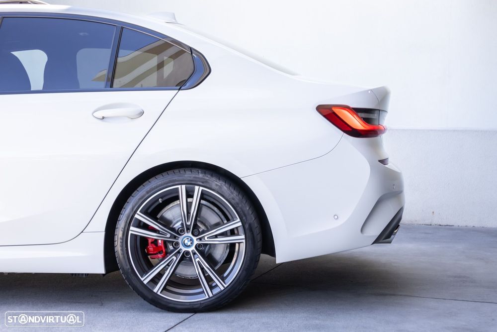 BMW 330 e Pack Desportivo M Pro Auto - 11