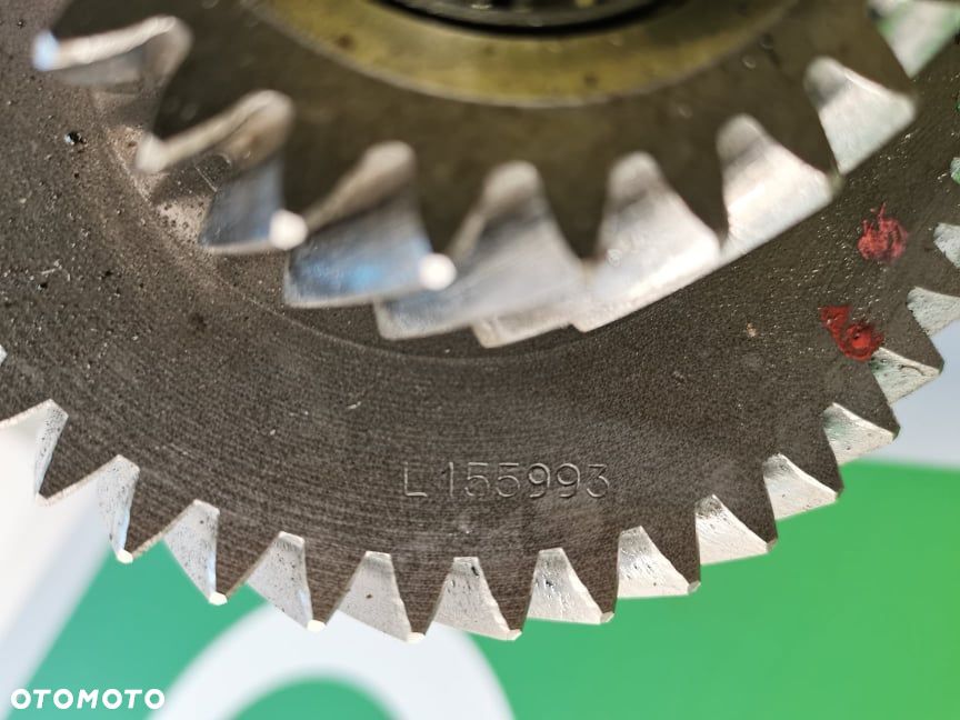 Kosz przedniego napędu L157103 L155993 L157992 John Deere 6320 - 7