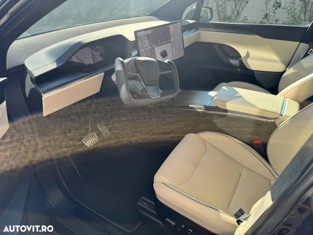 Tesla Model X Plaid - 11