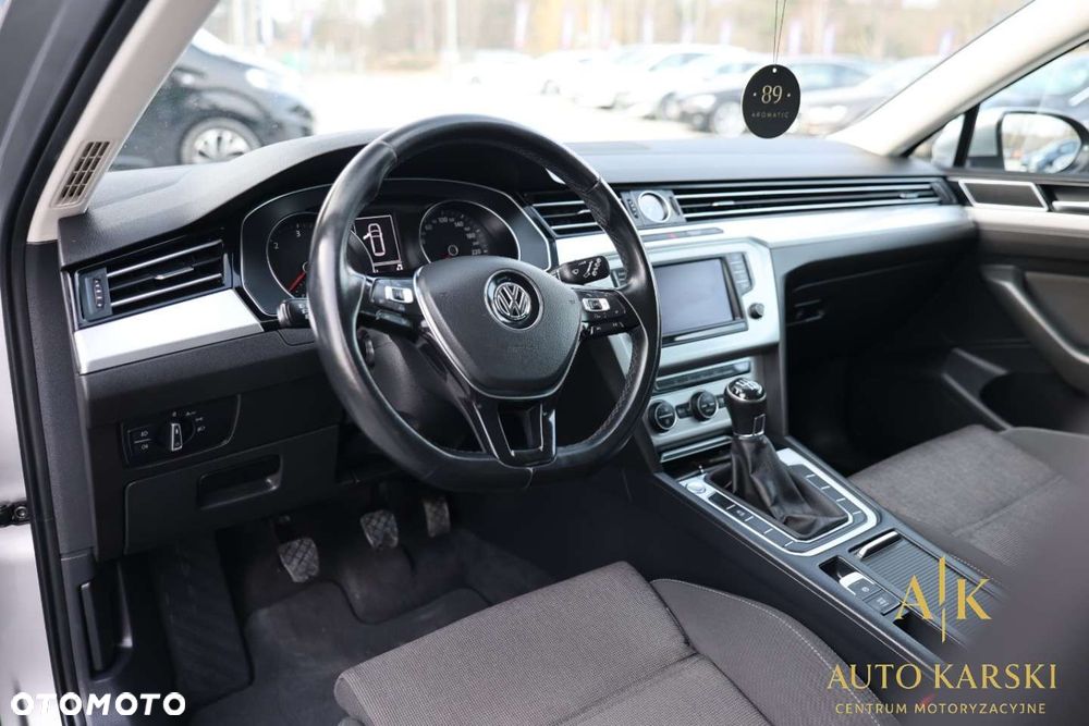 Volkswagen Passat - 18