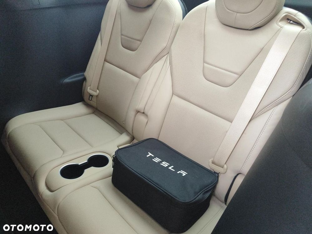 Tesla Model X 90 D - 13