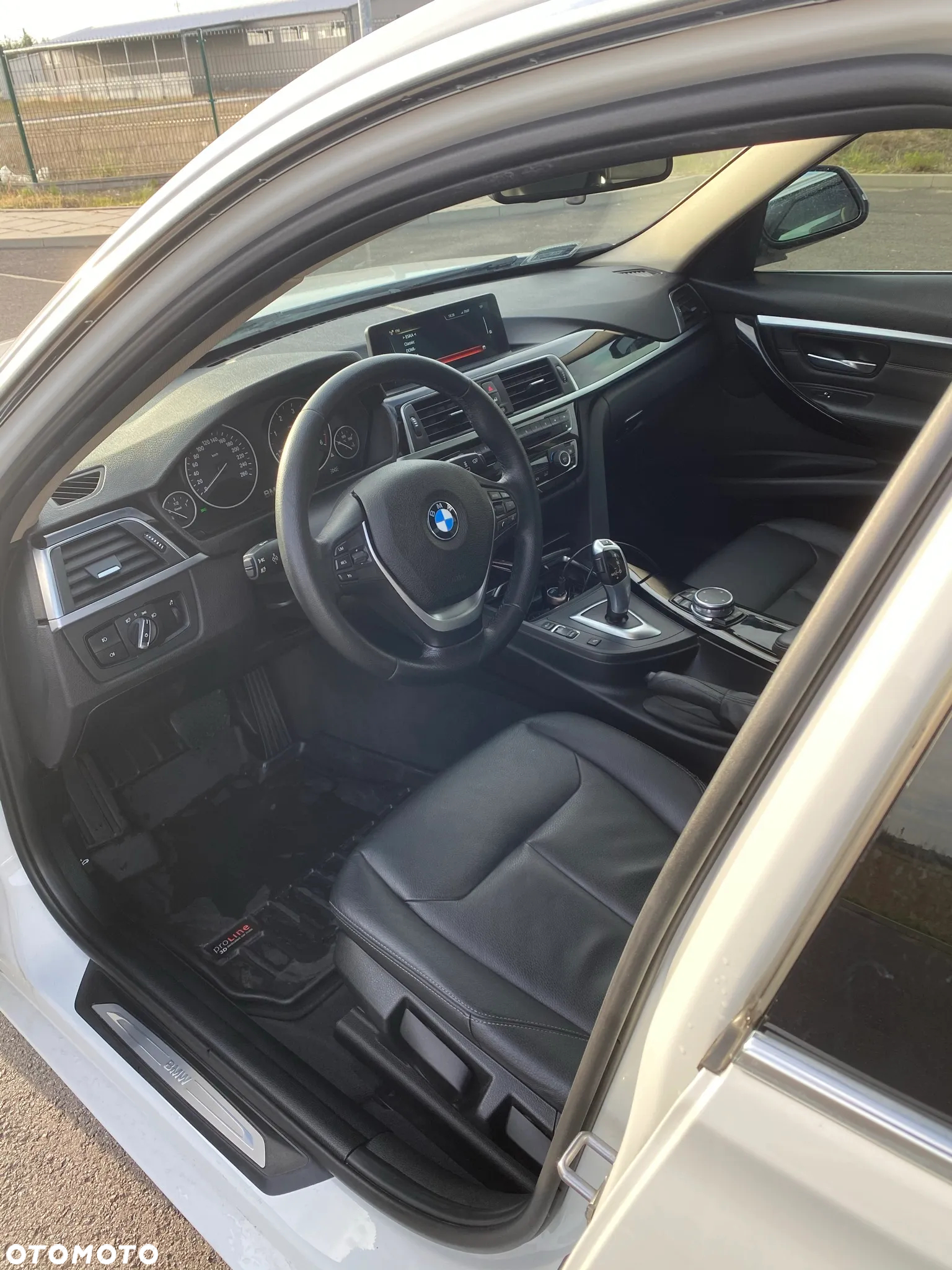 BMW Seria 3 320d xDrive Luxury Line - 29