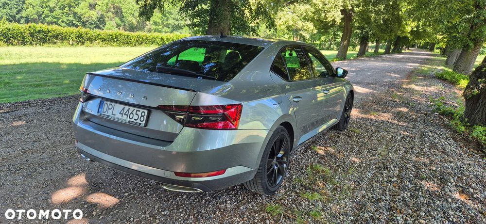 Skoda Superb 2.0 TDI Sportline DSG - 8