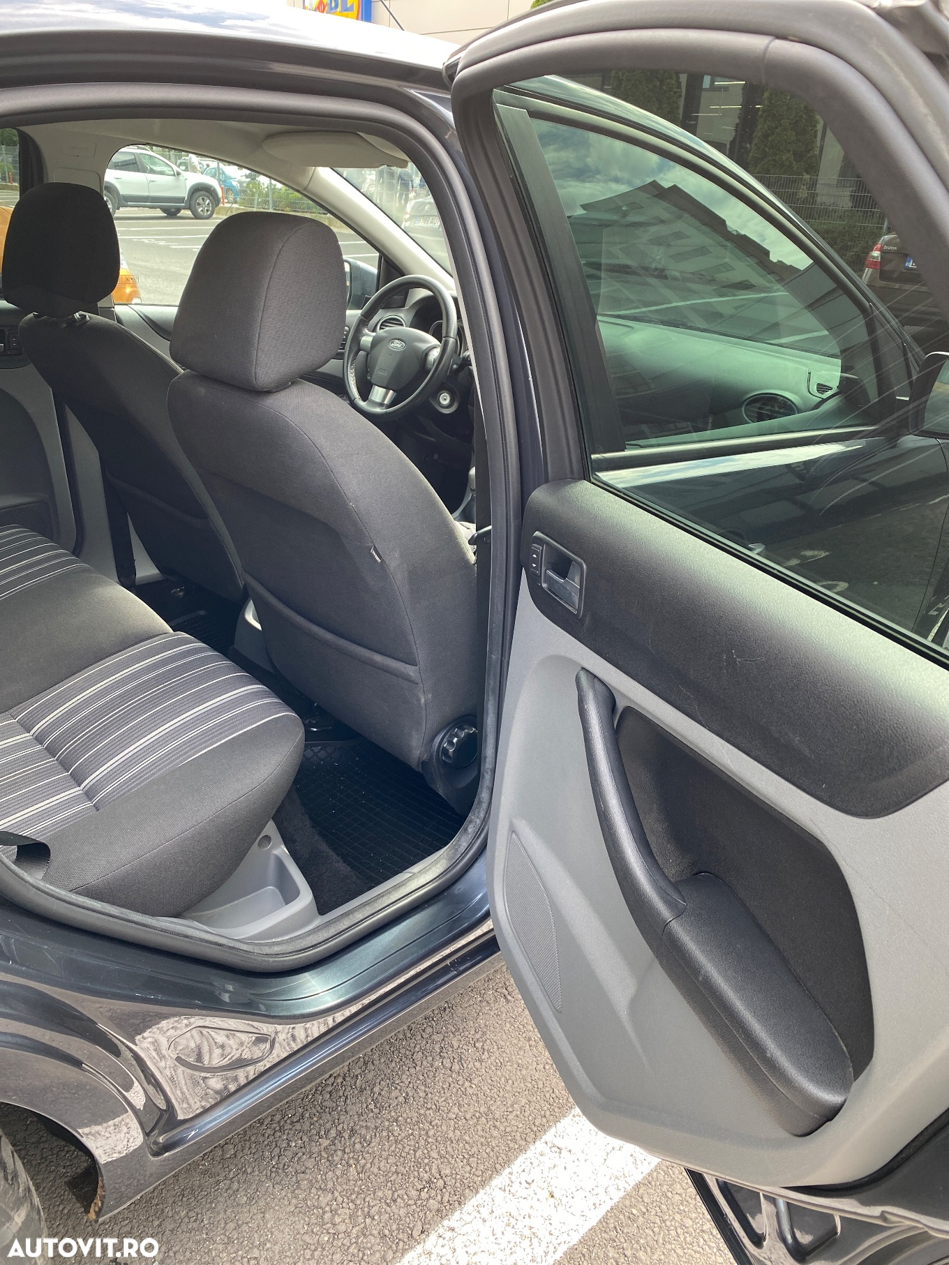 Ford Focus 1.6i Trend - 17