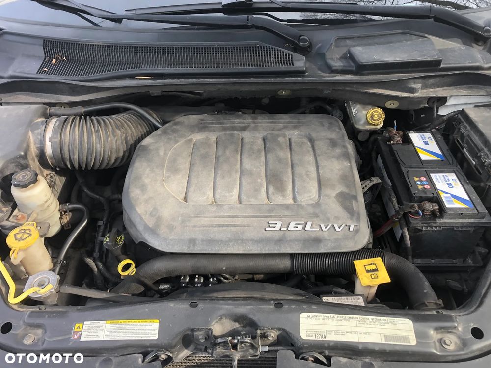 Chrysler Town & Country - 16