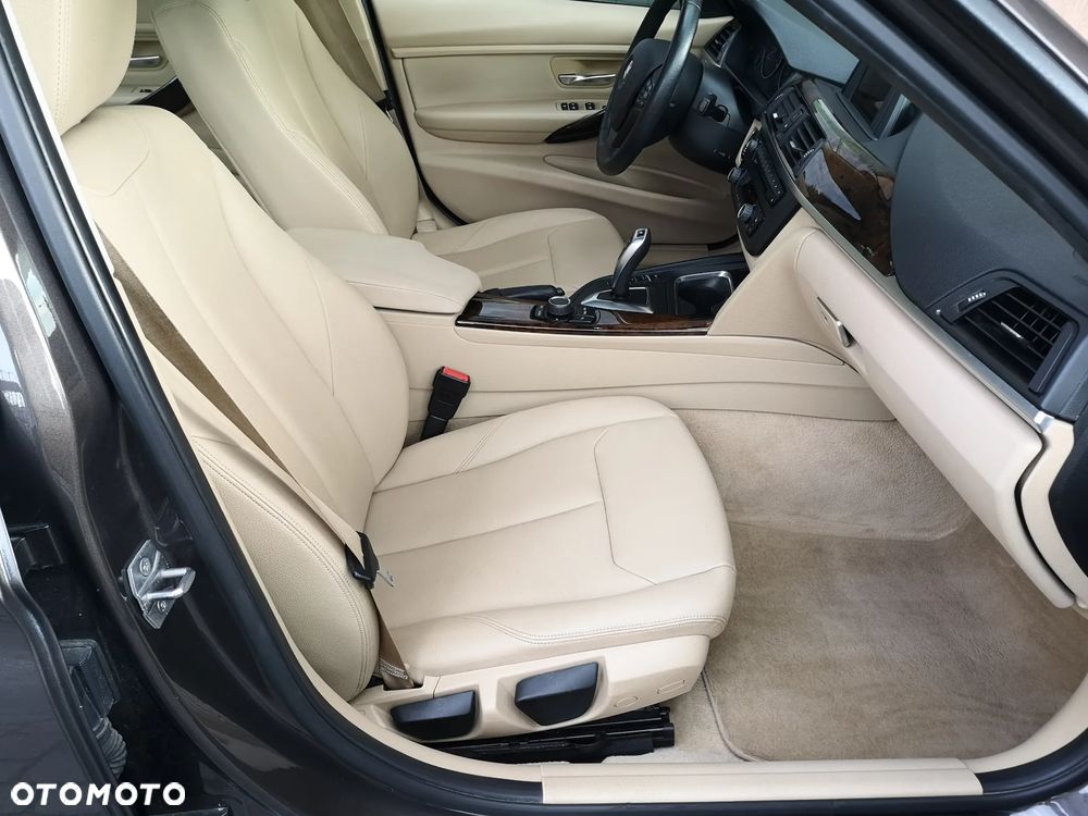 BMW Seria 3 320i Luxury Line - 27