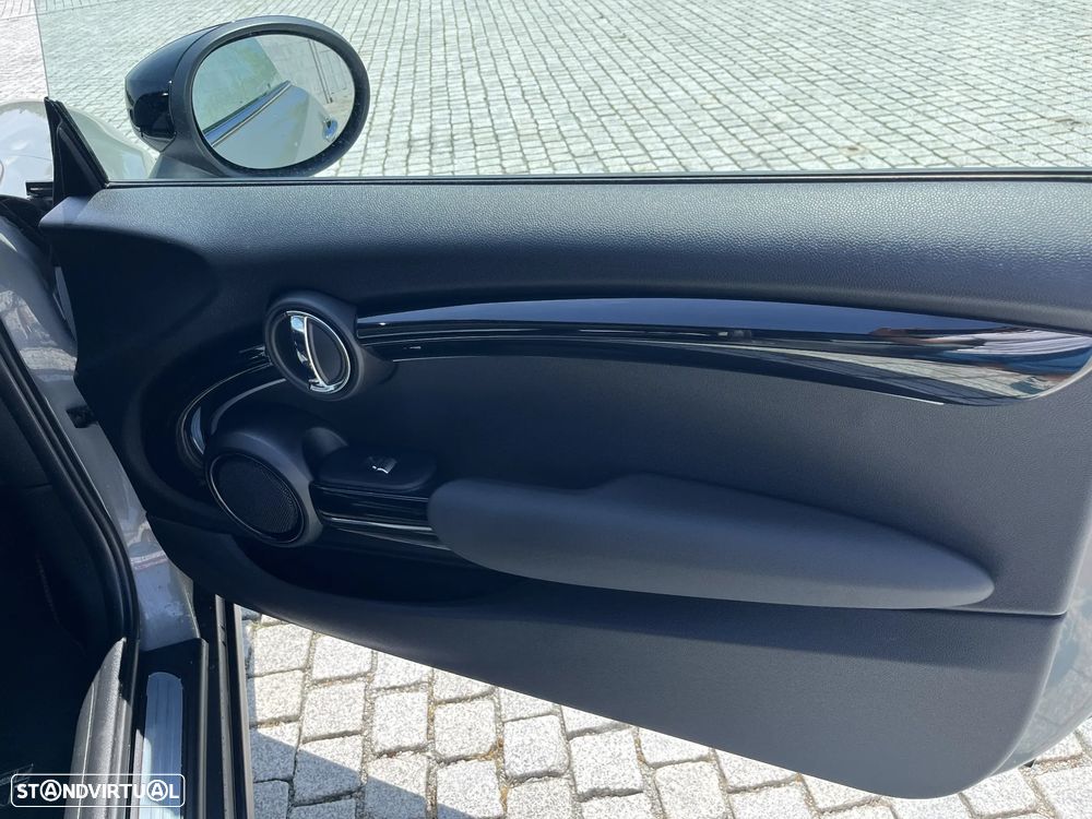 MINI 3 Portas Cooper Premium Essential Auto - 12