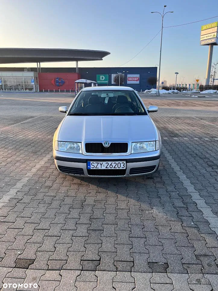Skoda Octavia 1.6 Tour Plus - 2