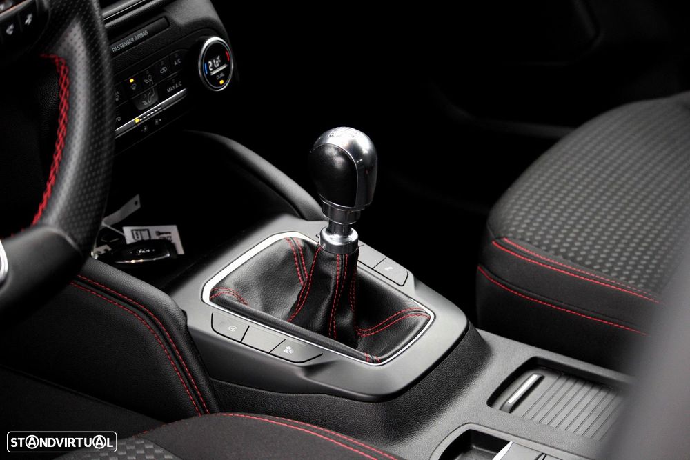 Ford Kuga 1.5 EcoBoost ST-Line - 14