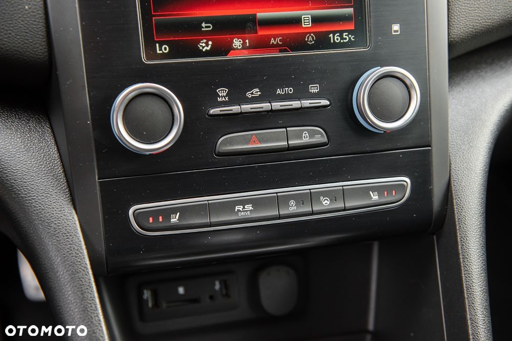 Renault Megane ENERGY TCe 205 EDC GT - 27
