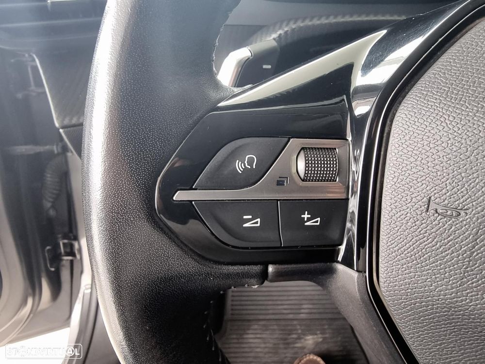 Peugeot 208 1.2 PureTech Allure Pack EAT8 - 18
