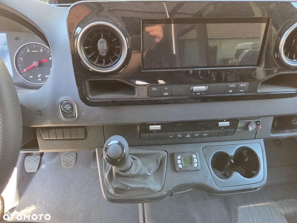 Mercedes-Benz Sprinter - 8