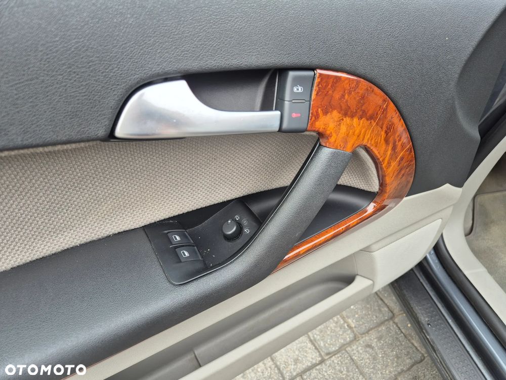 Audi A3 3-drzwiowe 1.6 Attraction - 12