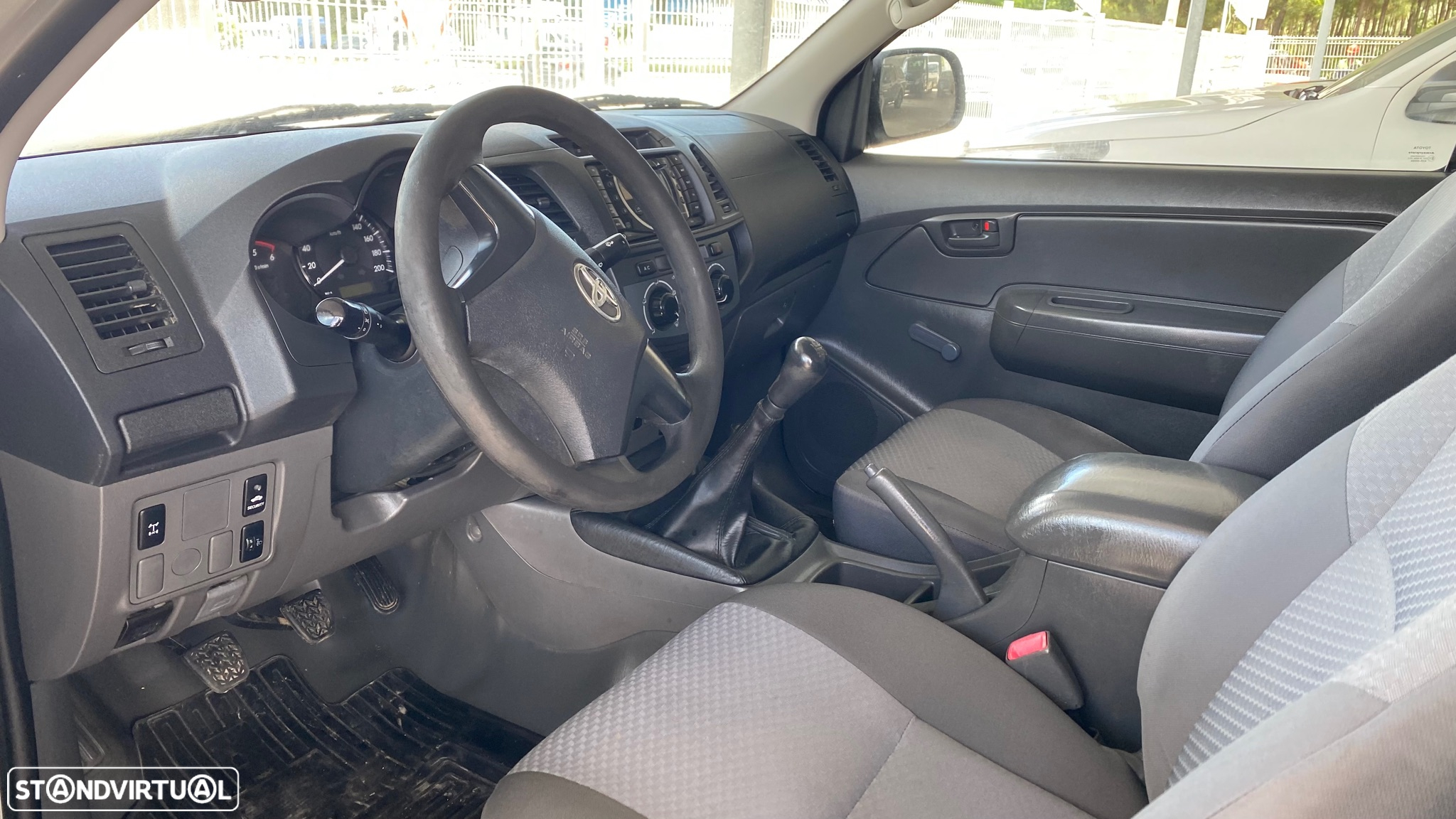 Toyota Hilux 2.5 D-4D 4WD CE AC+PM - 13
