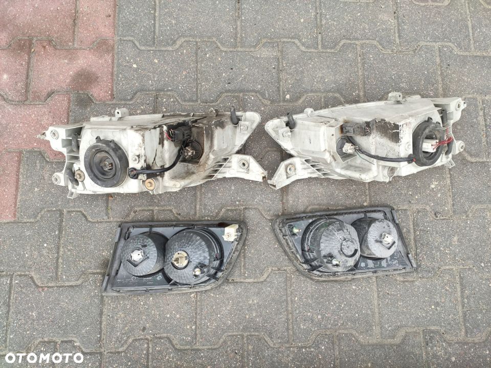 LAMPA PRZÓD PRAWA TOYOTA T25 AVENSIS - 4