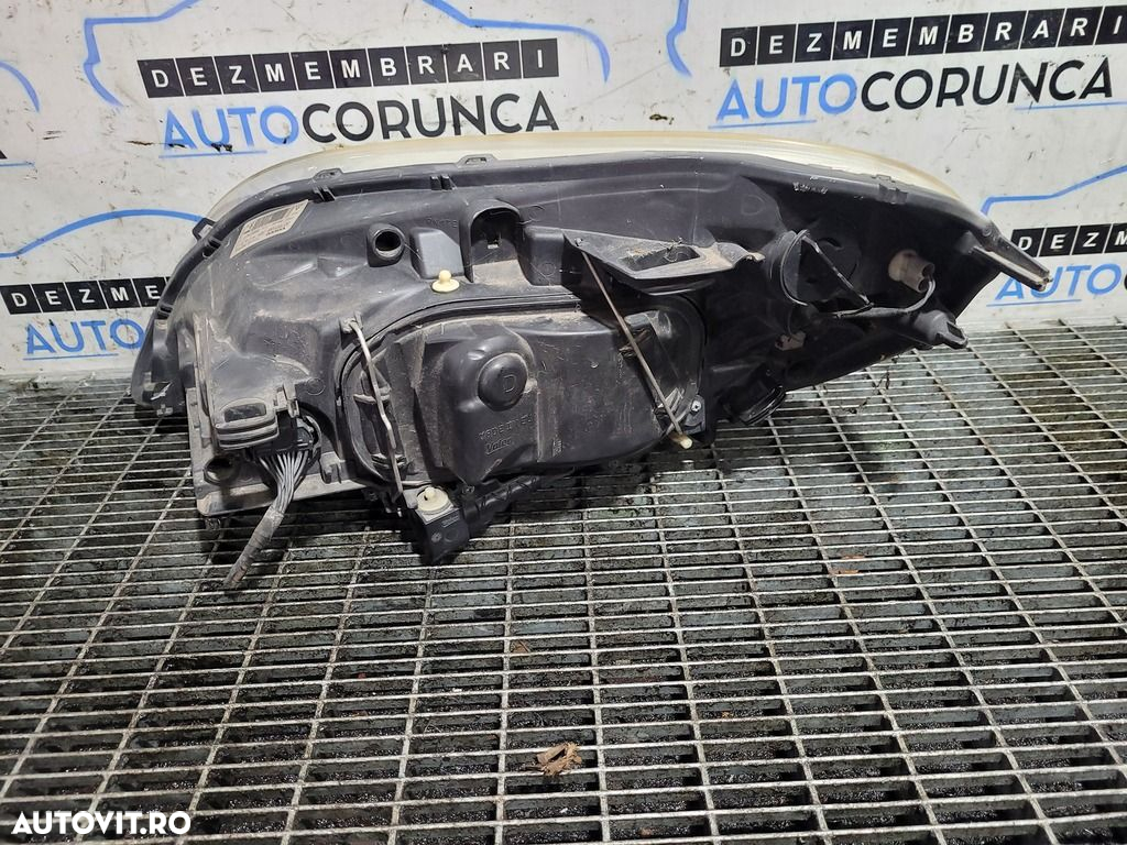 Far Dreapta Volvo XC60 2008 - 2013 SUV 4 Usi (1216) Xenon - 2