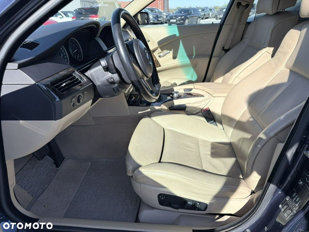 BMW Seria 5 525d - 11