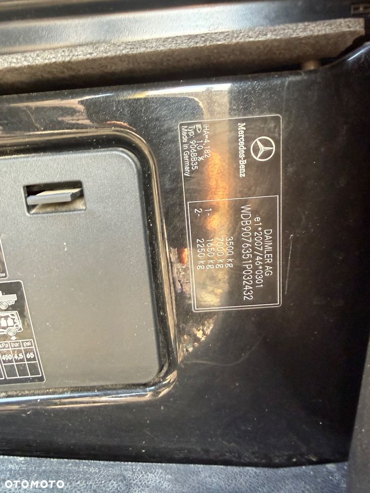 Mercedes-Benz 319 - 15