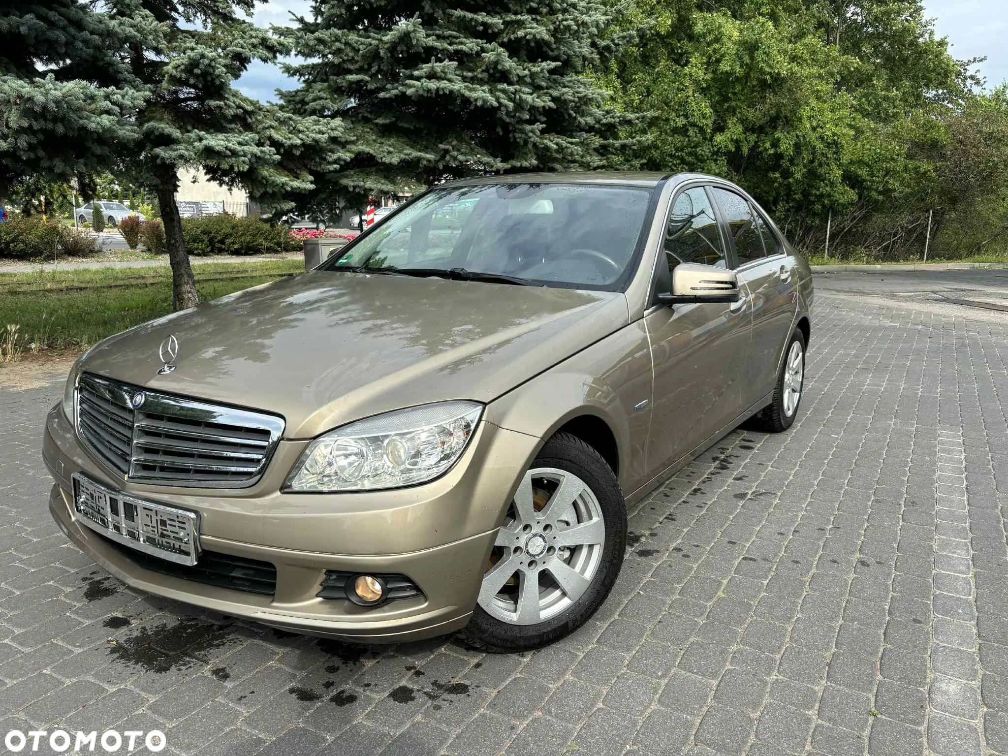 Mercedes-Benz Klasa C 180 CGI BlueEff Elegance - 1