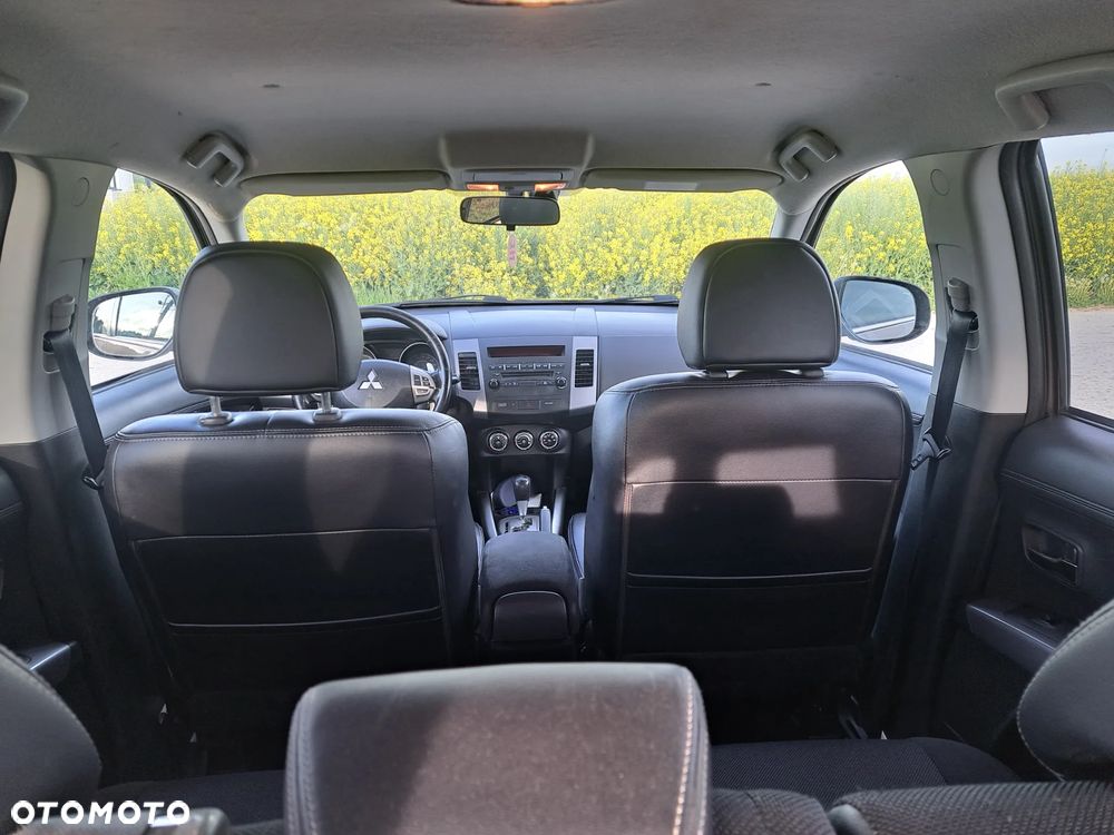 Mitsubishi Outlander 2.0 Intense + 2WD CVT - 9