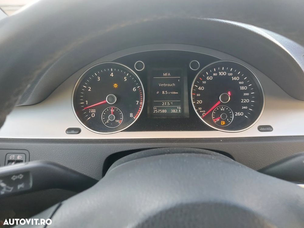 Volkswagen Passat - 11