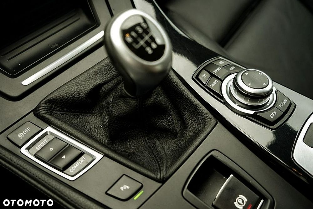 BMW Seria 5 525d - 31