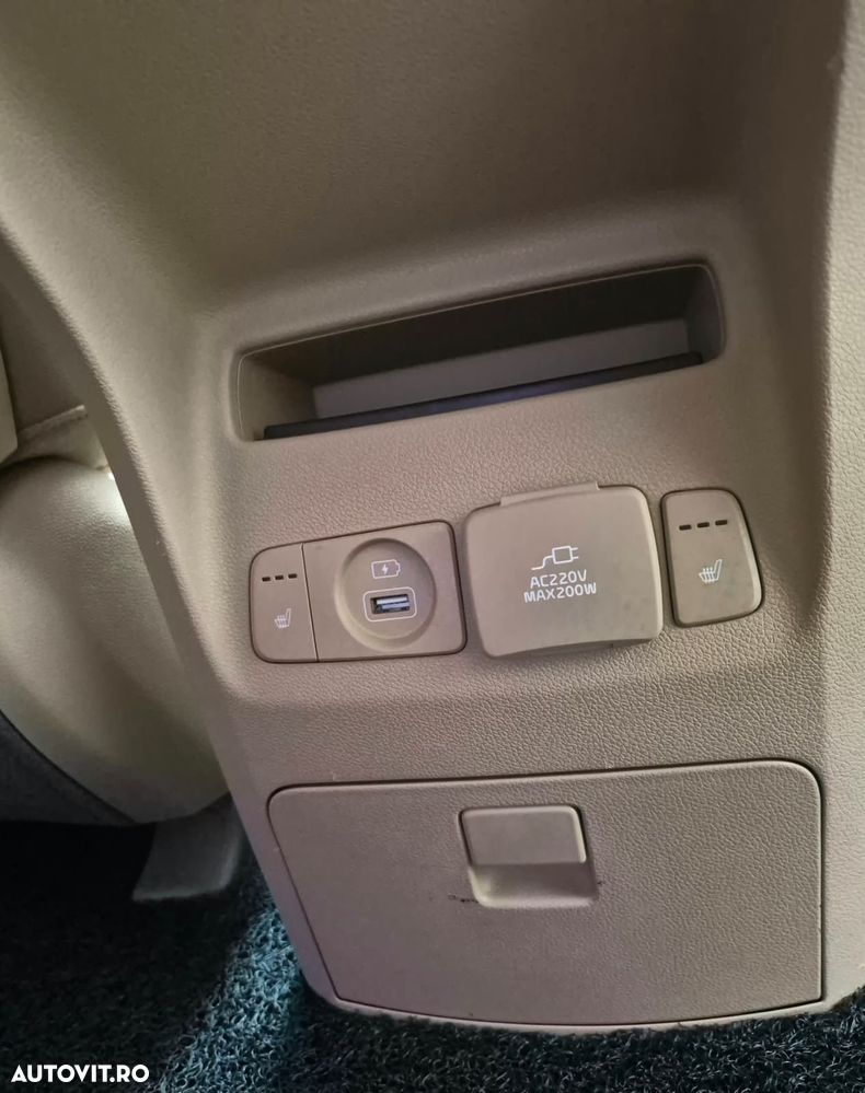 Kia Carnival - 34