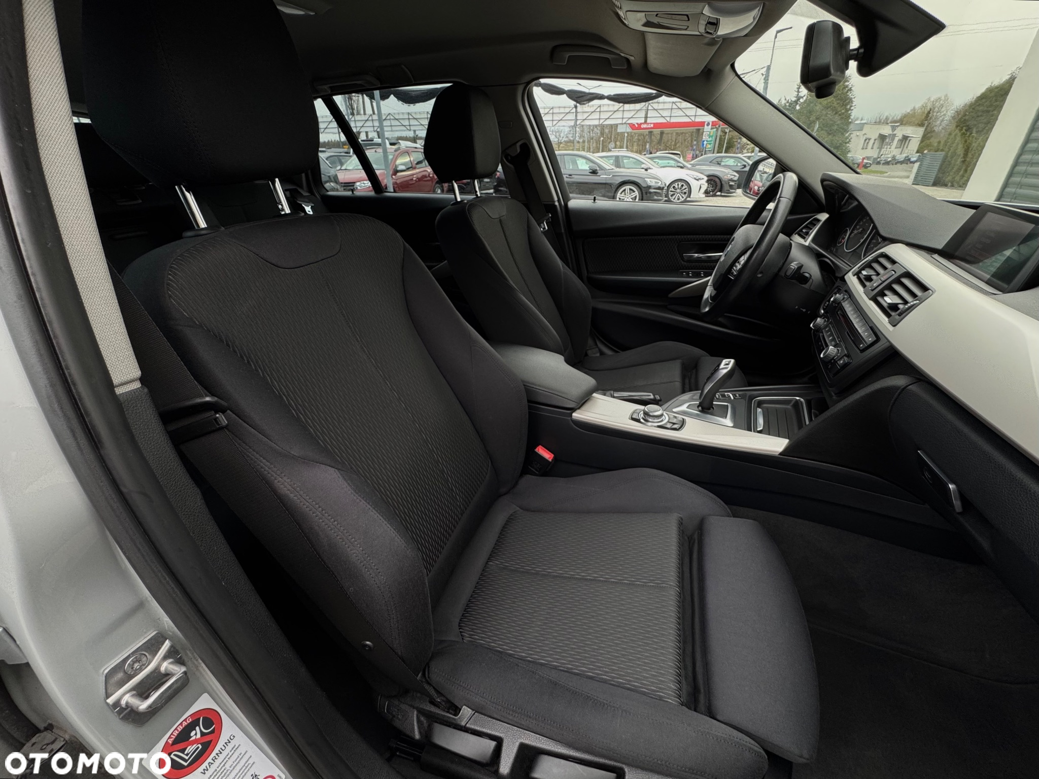 BMW Seria 3 318d Touring - 26