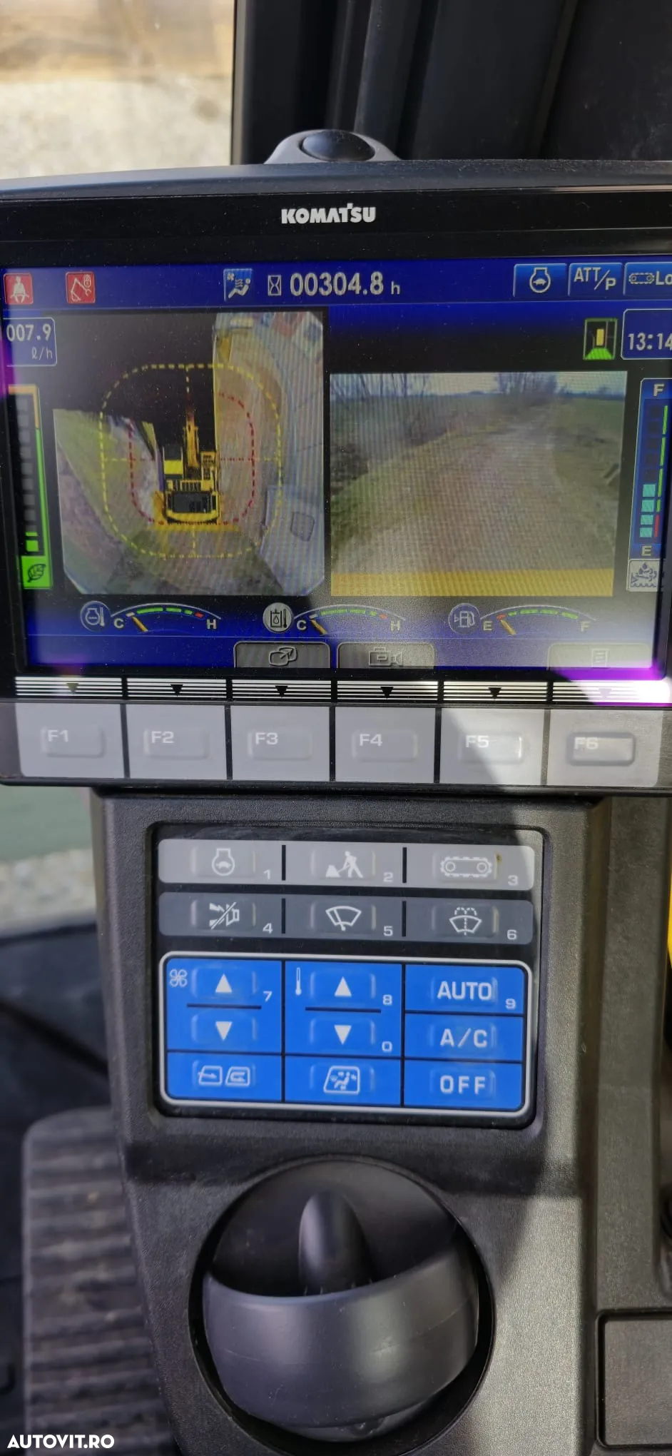 Komatsu PC210LC - 17