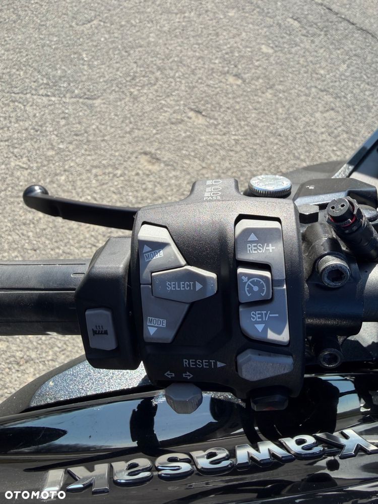 Kawasaki Ninja 1000 SX - 4