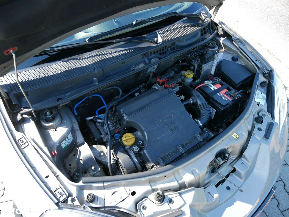 Lancia Ypsilon Y 1.4 16v Automatik Platino - 29