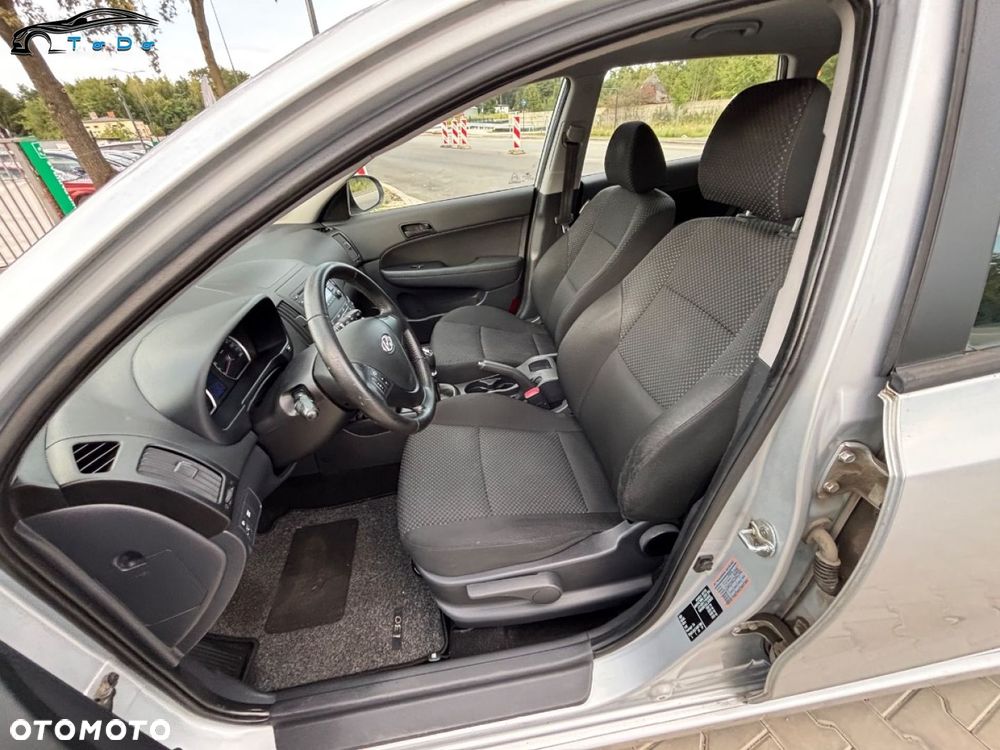 Hyundai i30 1.6 CRDi Comfort EU5 - 17