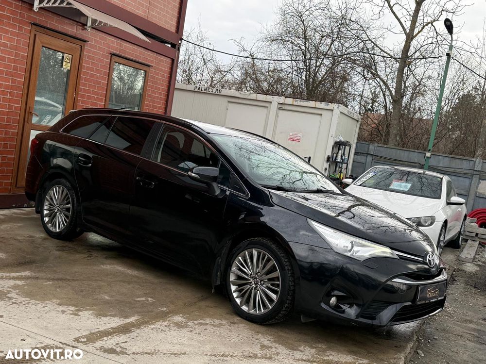 Toyota Avensis 2.0 D-4D Elegance - 2