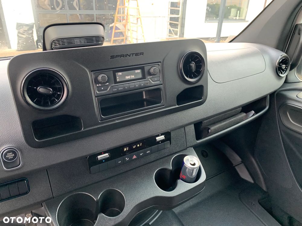Mercedes-Benz Sprinter - 14