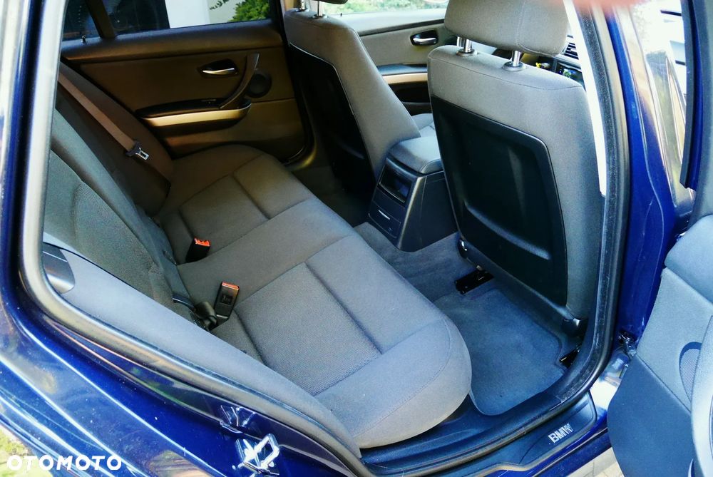 BMW Seria 3 318d - 17